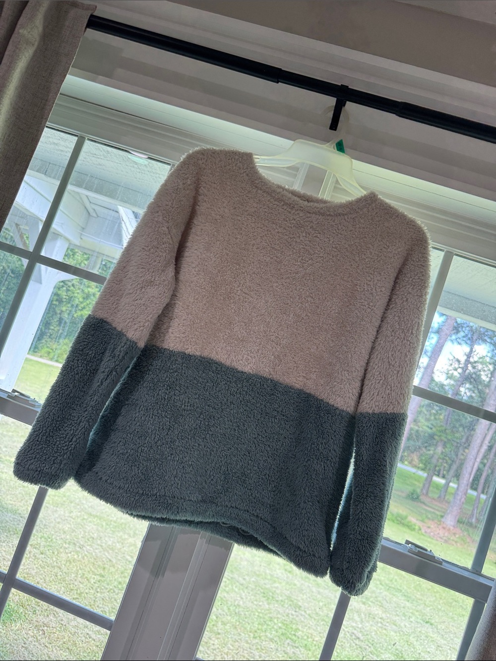 easel Two-Tone Fuzzy Crewneck Sweater in Pink and Gray